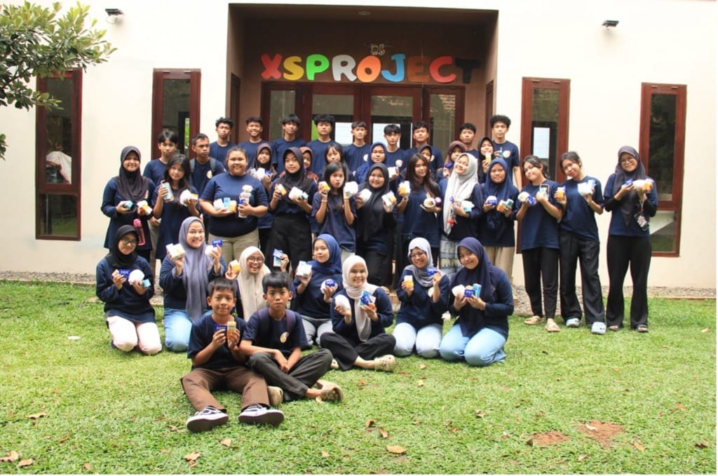 Distribution Vitamins and Deworming Medication to Junior High School Students and University Students under the XSProject Foundation