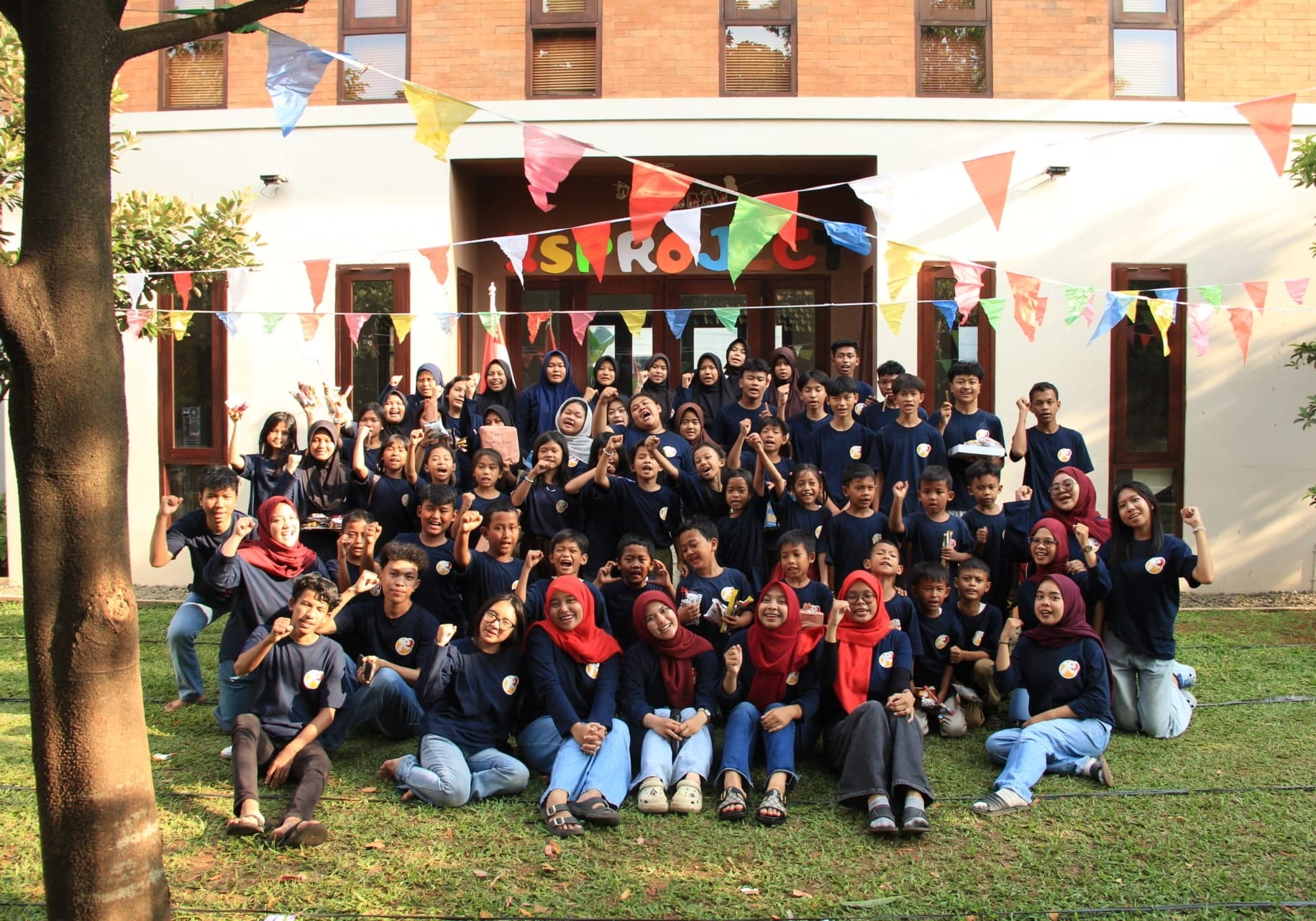 End of the event, the contest participants and the organizing committee of the 17 August Anniversary event from the XSProject Foundation took a group photo together
