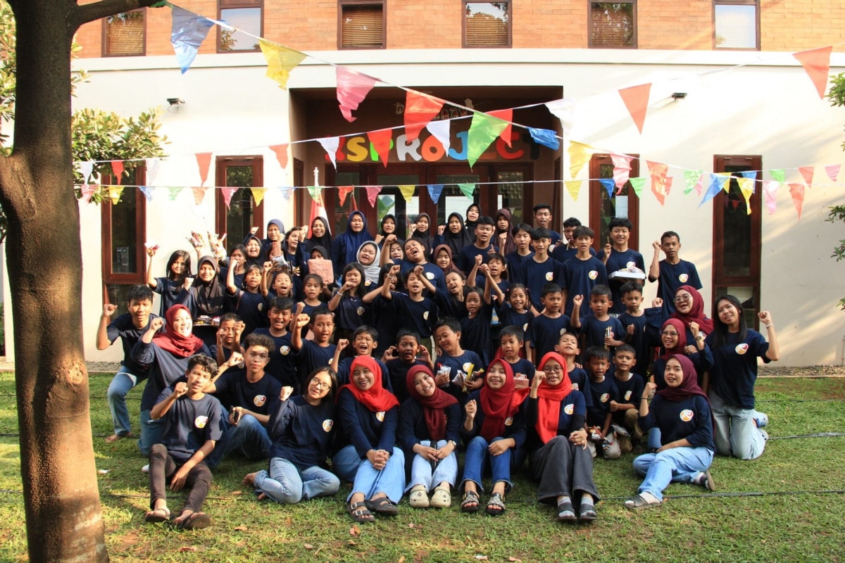 End of the event, the contest participants and the organizing committee of the 17 August Anniversary event from the XSProject Foundation took a group photo together